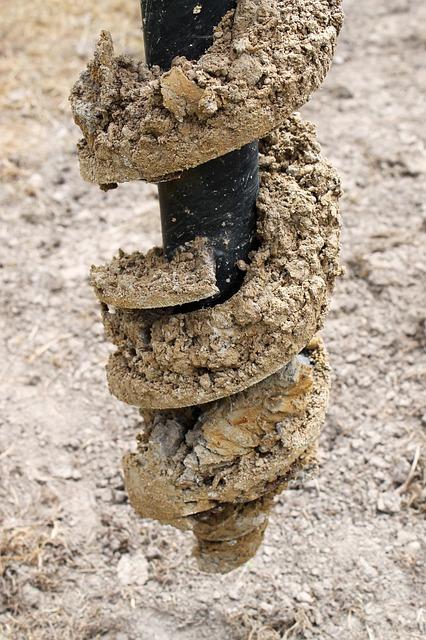 Świder gruntowy używany podczas rozpoznania warunków geotechnicznych działki.